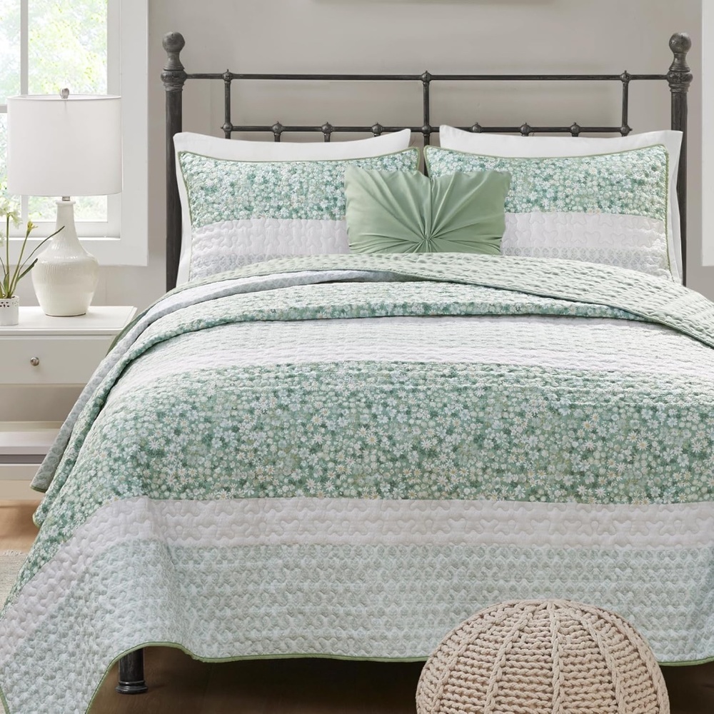 NEW Madison Park Floral Quilt Set – King/Cal King (Green & White Daisy Print)